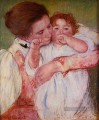 Petite Ann sucer son doigt embrassé par sa mère mères des enfants Mary Cassatt